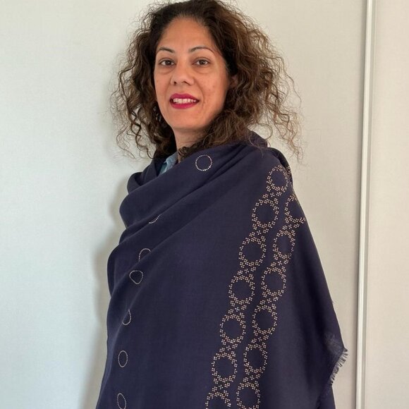 Navy Pashmina wrap | versatile scarf | Date night scarf | shawl for wedding - Picture 5 of 7